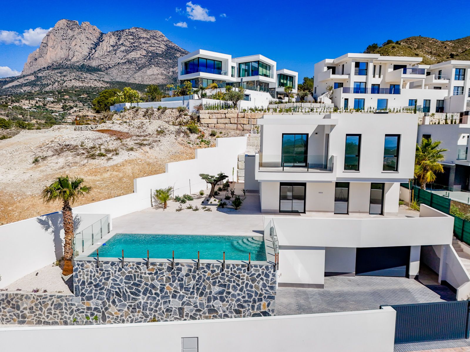 Villa Rey Luis I en urbanización Sea Hills de Finestrat.