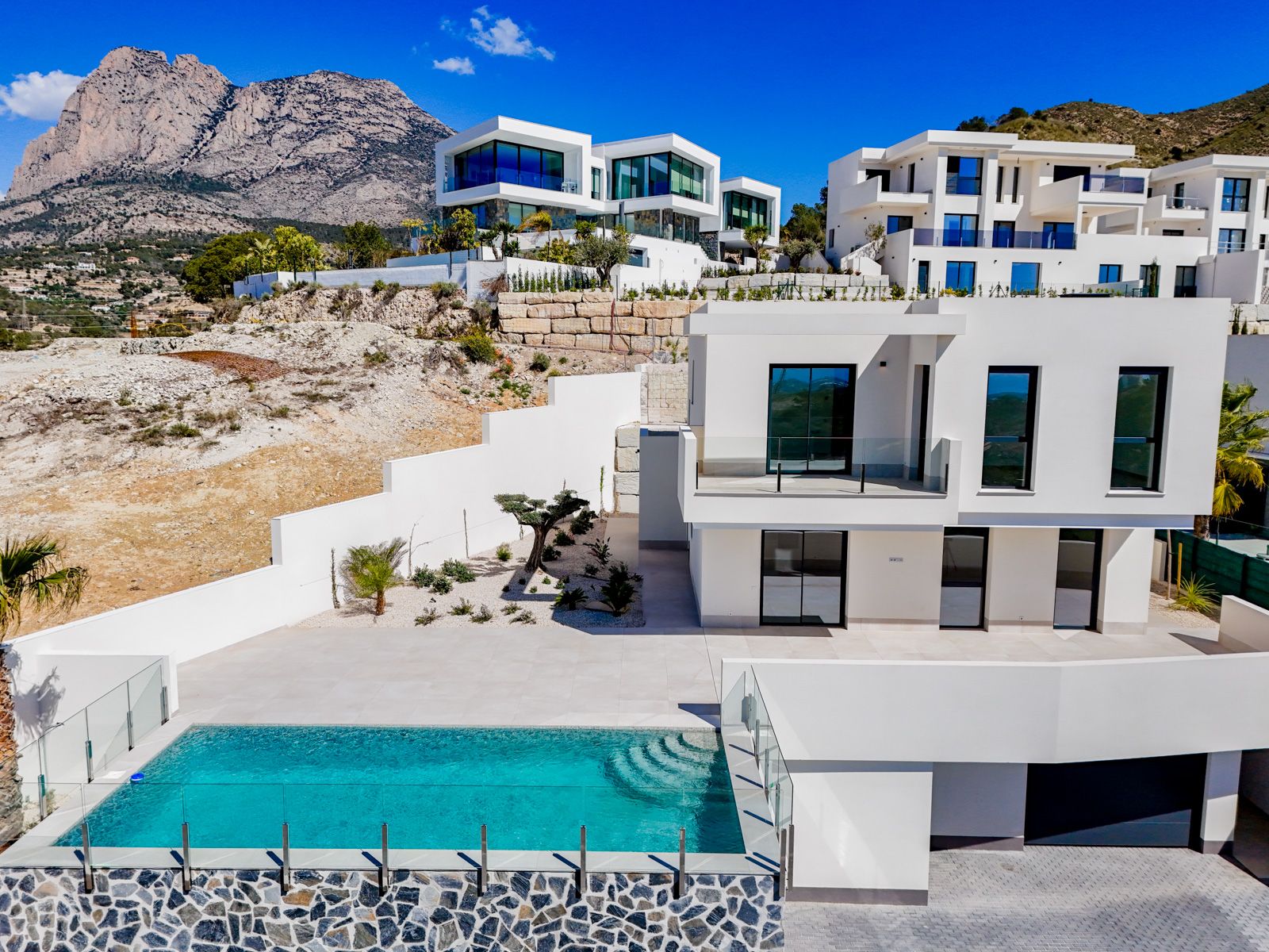 Villa Rey Luis I en urbanización Sea Hills de Finestrat.