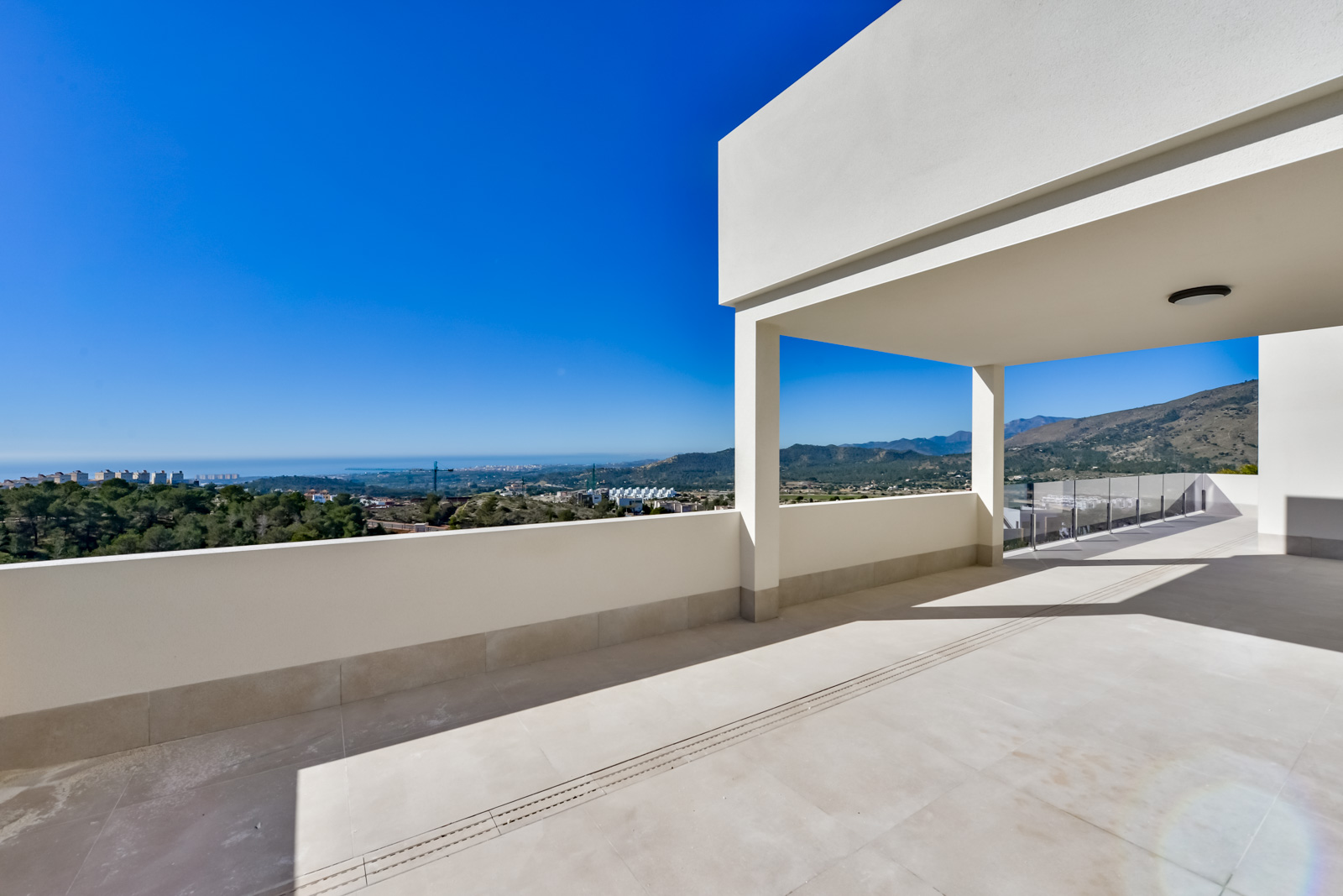 Villa Rey Felipe en urbanización Sea Hills De Finestrat.