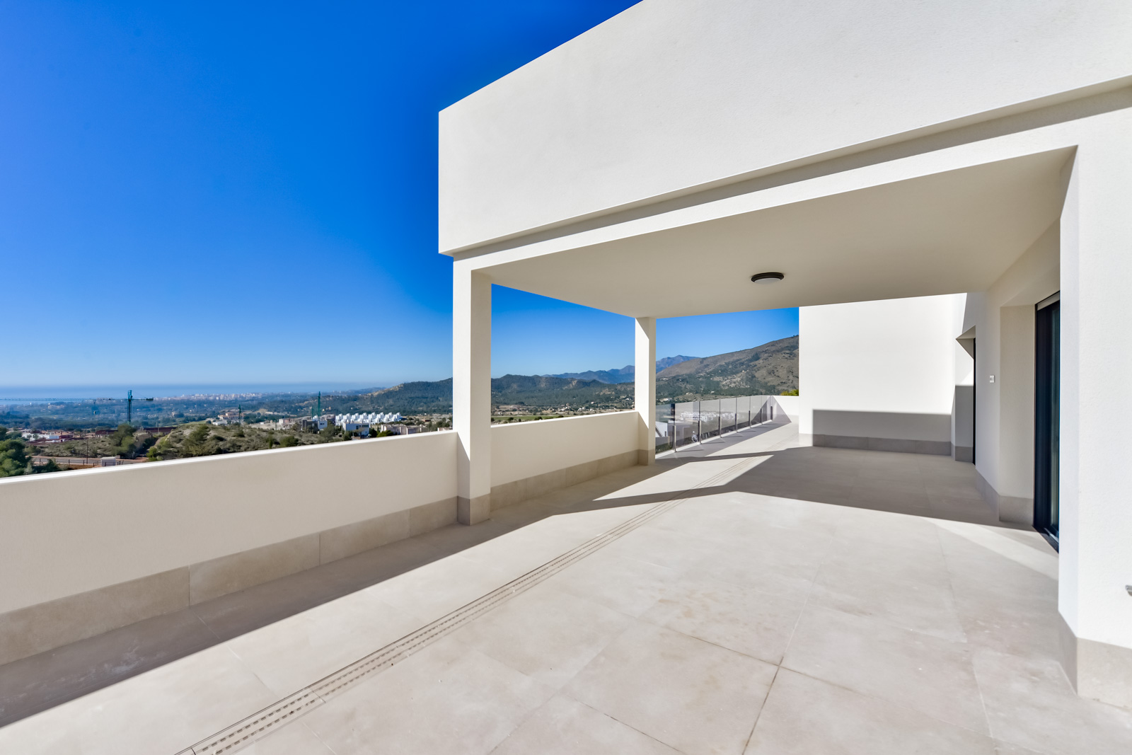 Villa Rey Felipe en urbanización Sea Hills De Finestrat.