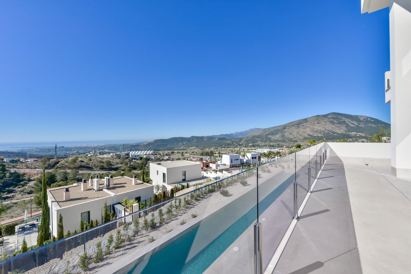 Villa Rey Felipe en urbanización Sea Hills De Finestrat.