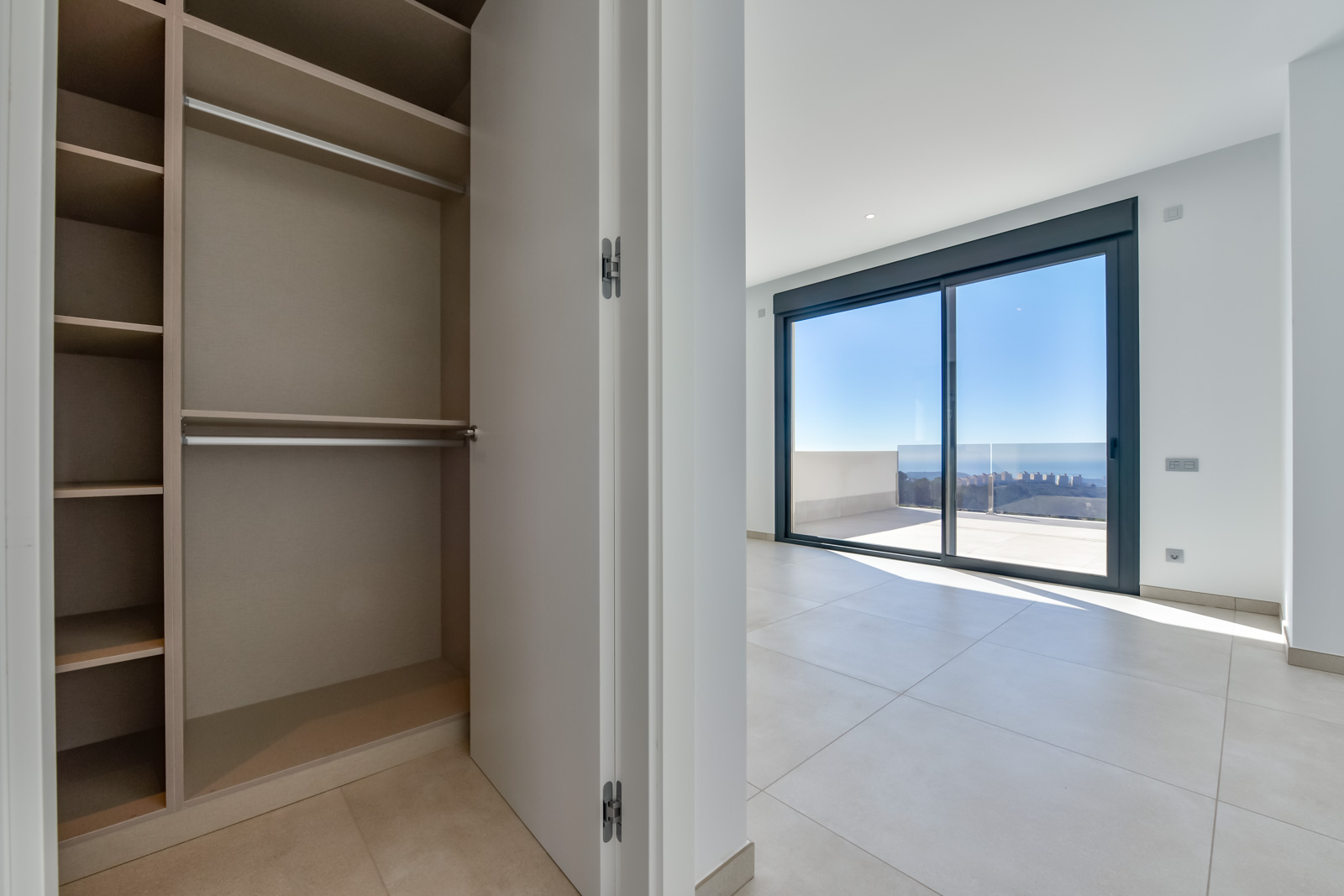 Villa Rey Felipe en urbanización Sea Hills De Finestrat.
