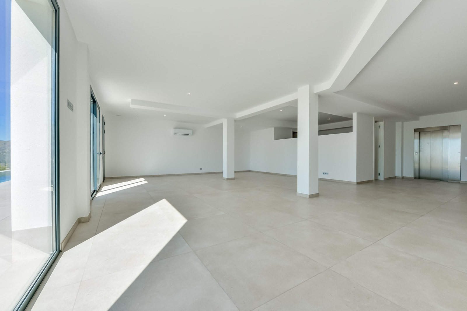 Villa Rey Felipe en urbanización Sea Hills De Finestrat.