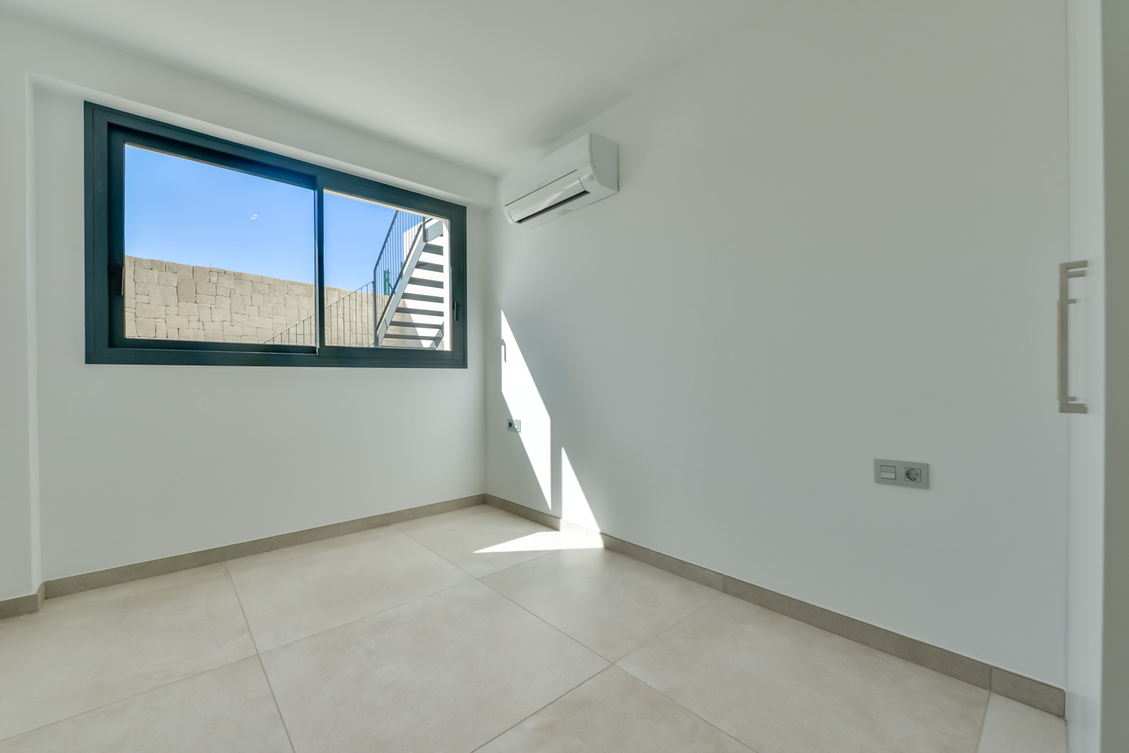 Villa Rey Felipe en urbanización Sea Hills De Finestrat.