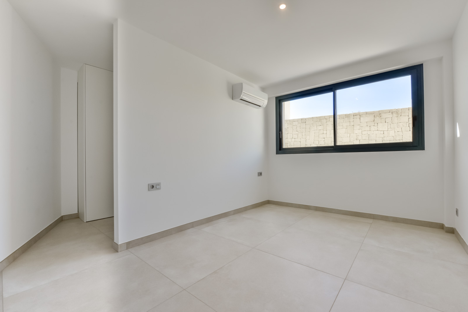 Villa Rey Felipe en urbanización Sea Hills De Finestrat.