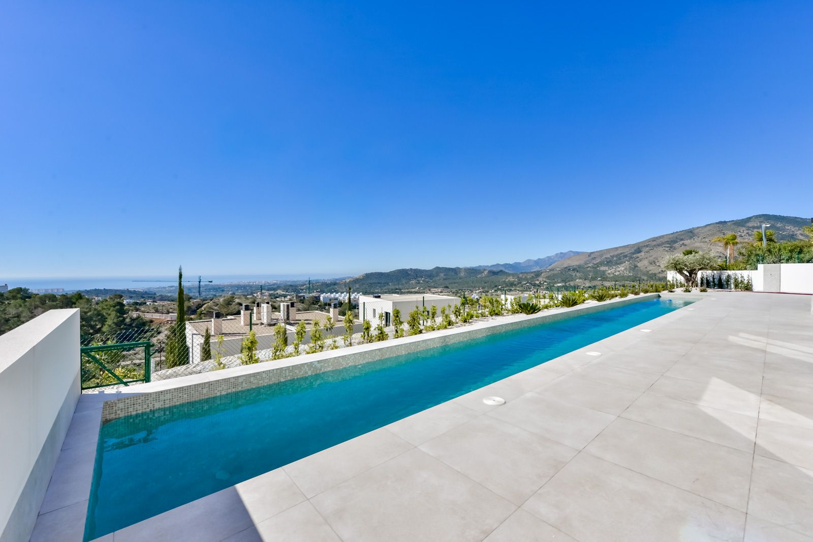 Villa Rey Felipe en urbanización Sea Hills De Finestrat.
