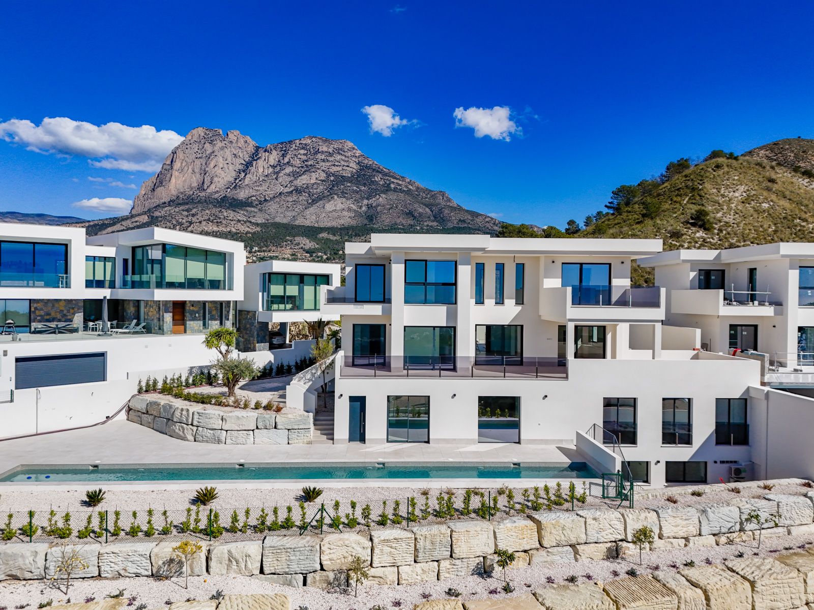 Villa Rey Felipe en urbanización Sea Hills De Finestrat.