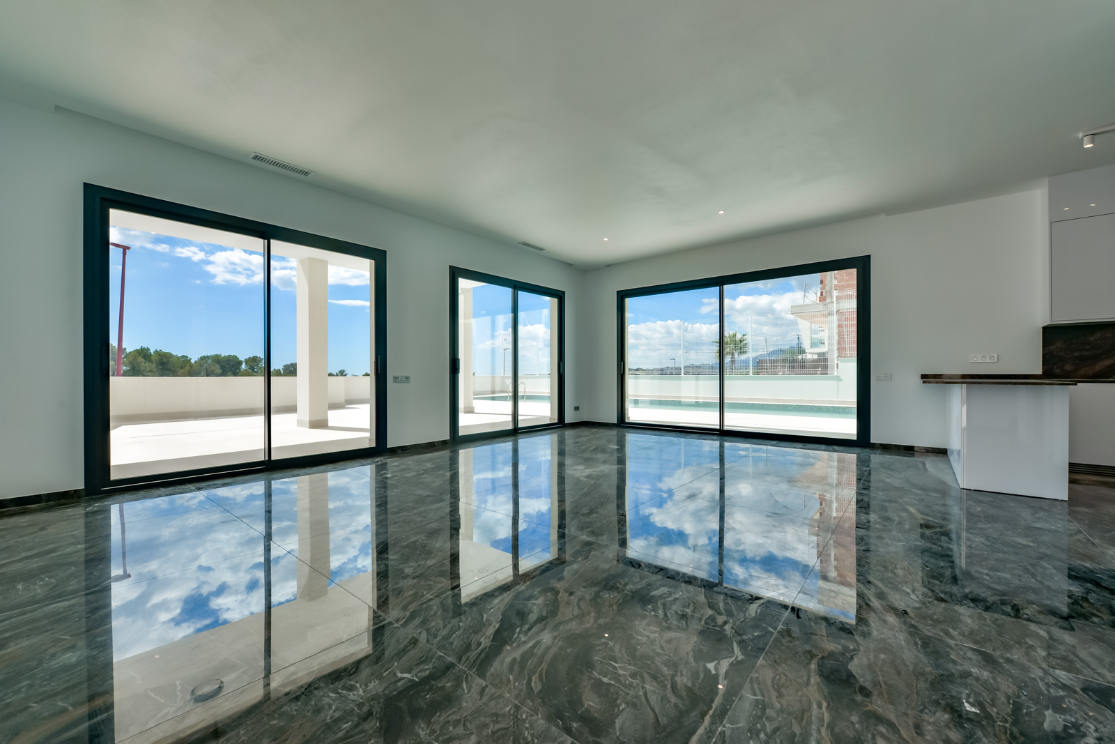 Villa Rey Luis en urbanización Sea Hills de Finestrat.