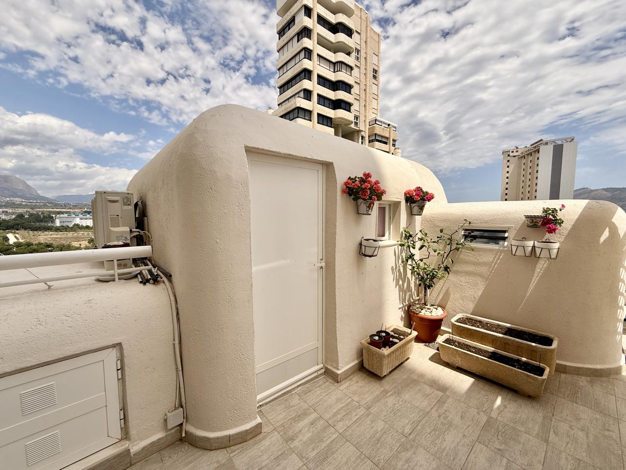 Piso en Benidorm en planta 16 con garaje.