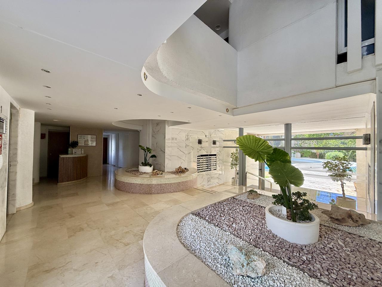Piso en Benidorm en planta 16 con garaje.