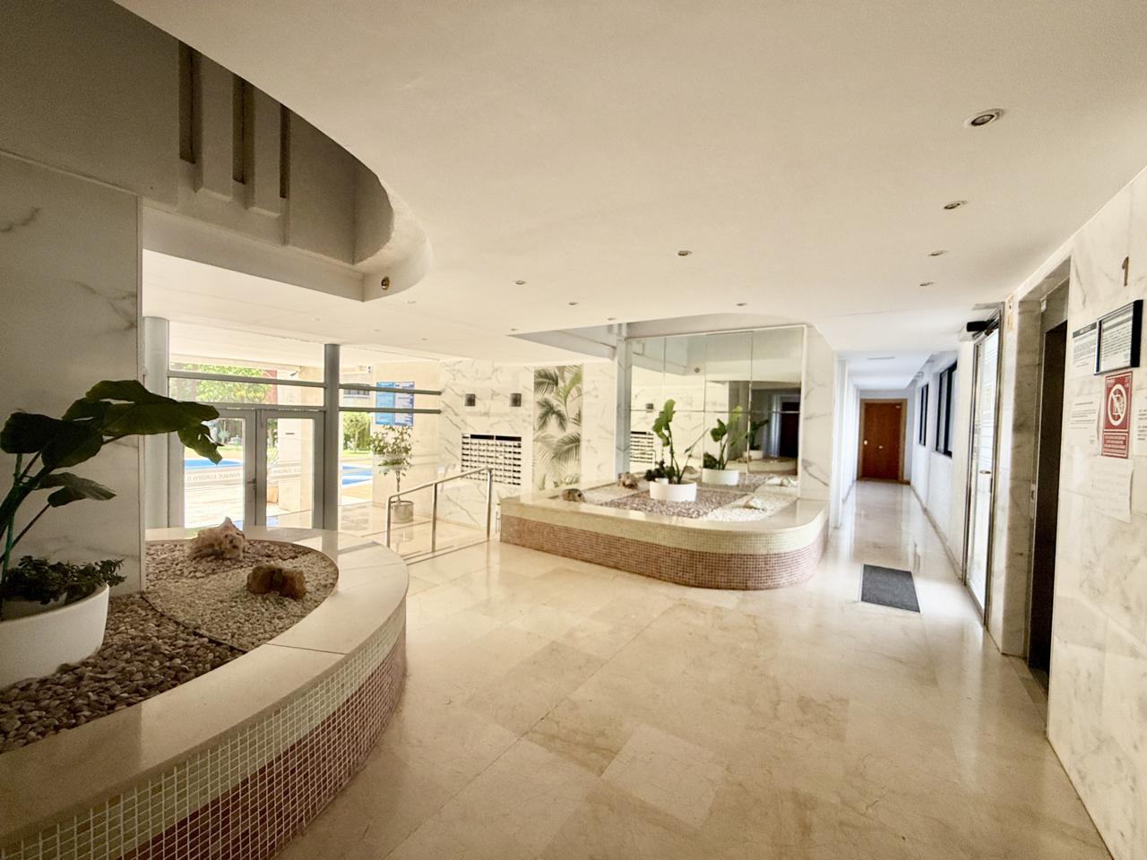 Piso en Benidorm en planta 16 con garaje.