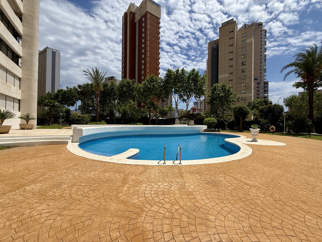 Piso en Benidorm en planta 16 con garaje.