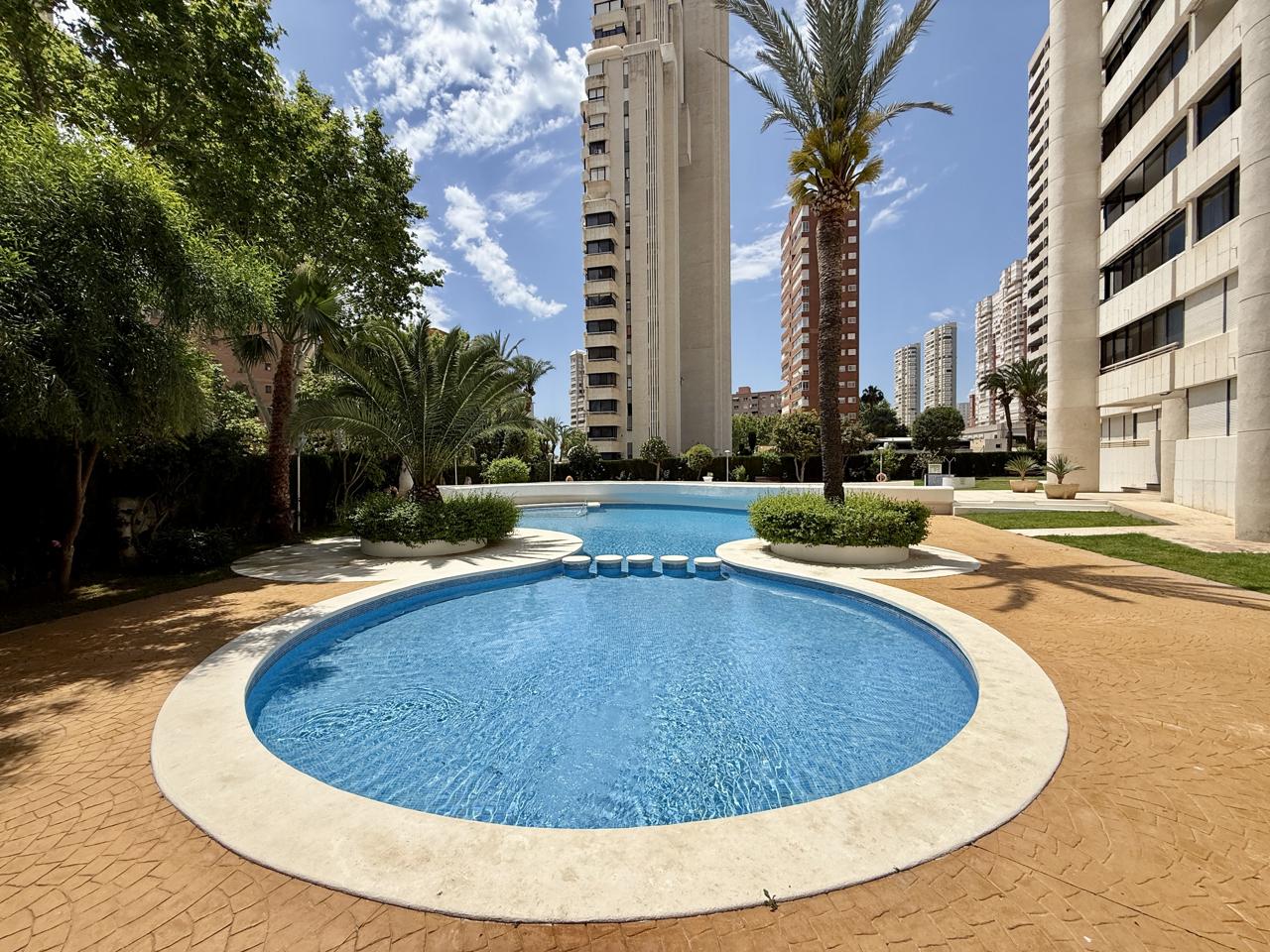 Piso en Benidorm en planta 16 con garaje.