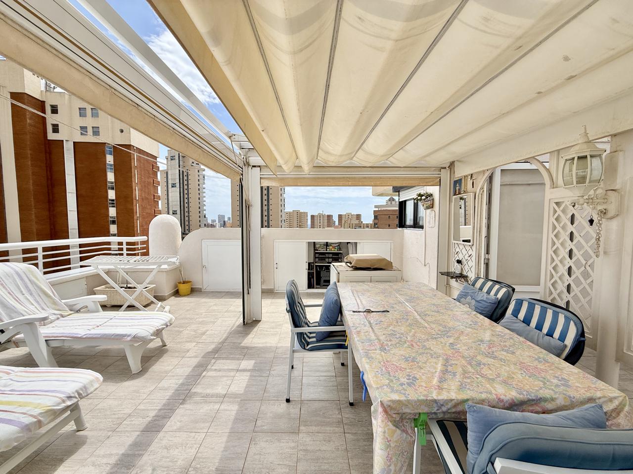 Piso en Benidorm en planta 16 con garaje.