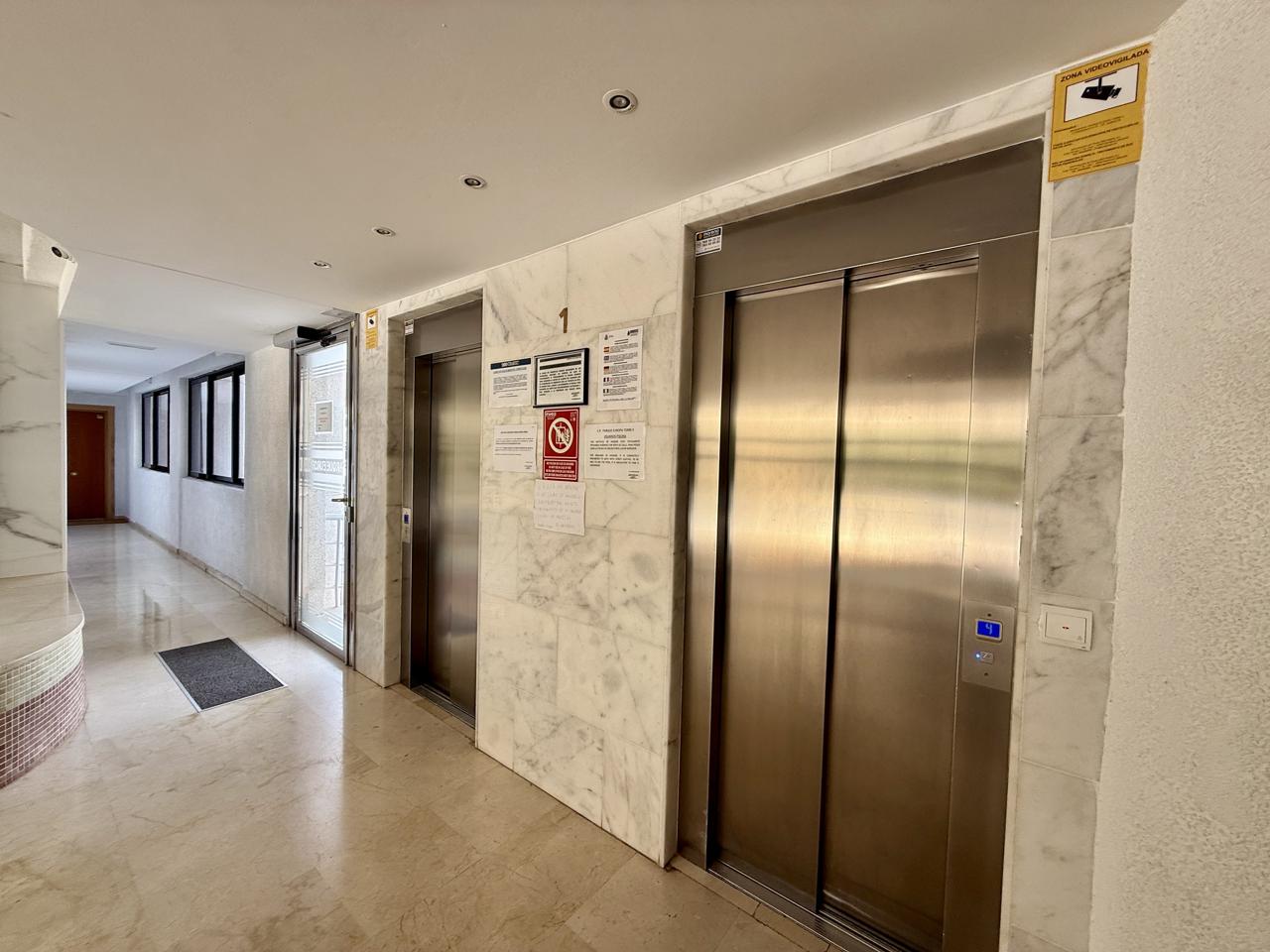 Piso en Benidorm en planta 16 con garaje.