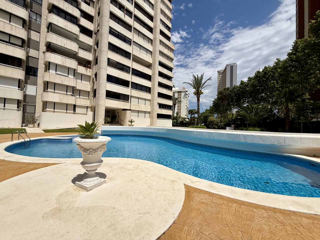 Piso en Benidorm en planta 16 con garaje.