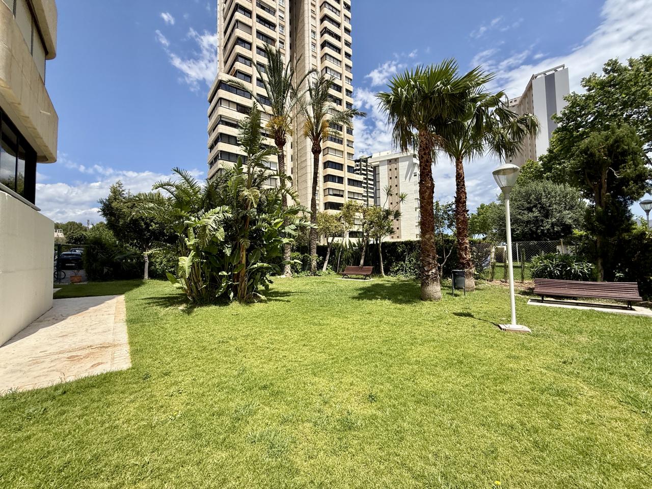 Piso en Benidorm en planta 16 con garaje.