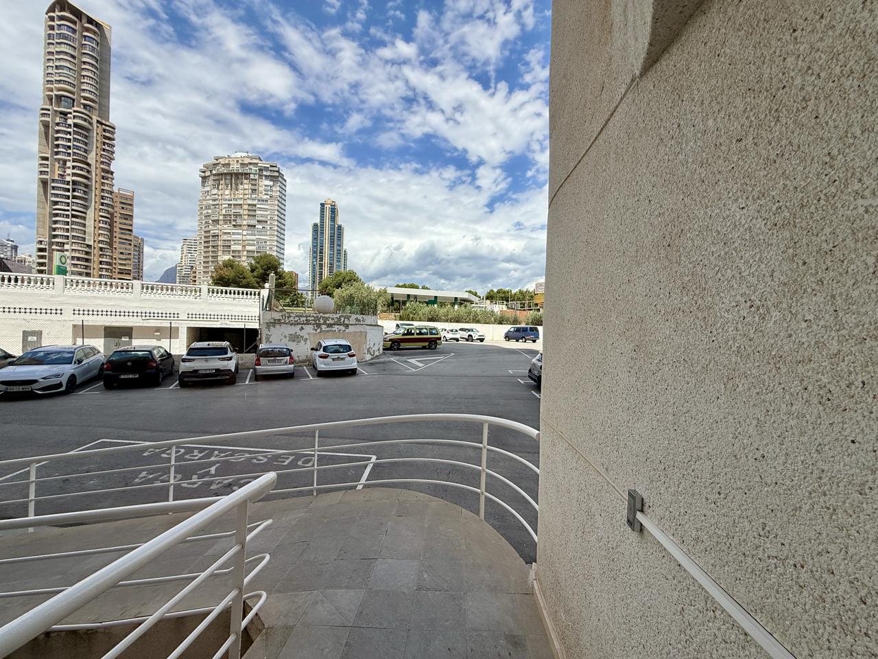 Piso en Benidorm en planta 16 con garaje.