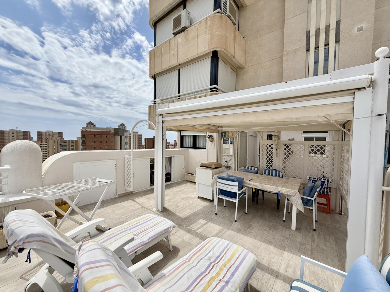 Piso en Benidorm en planta 16 con garaje.