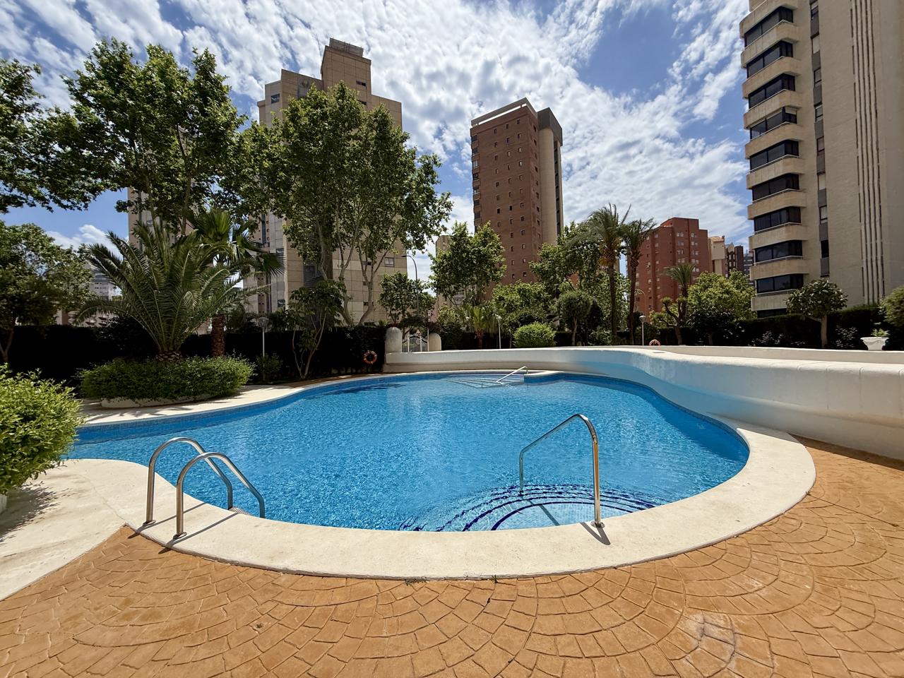 Piso en Benidorm en planta 16 con garaje.