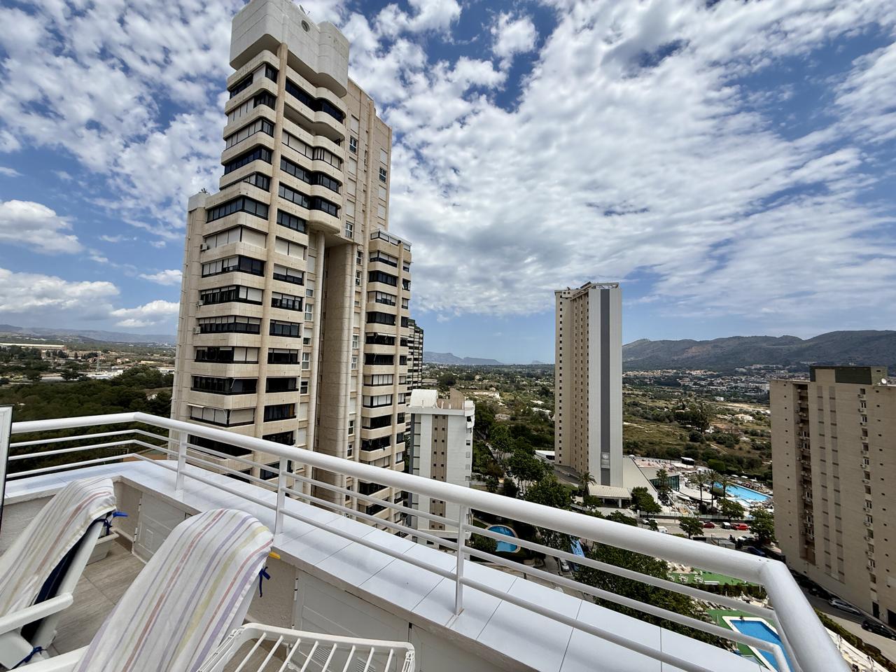 Piso en Benidorm en planta 16 con garaje.