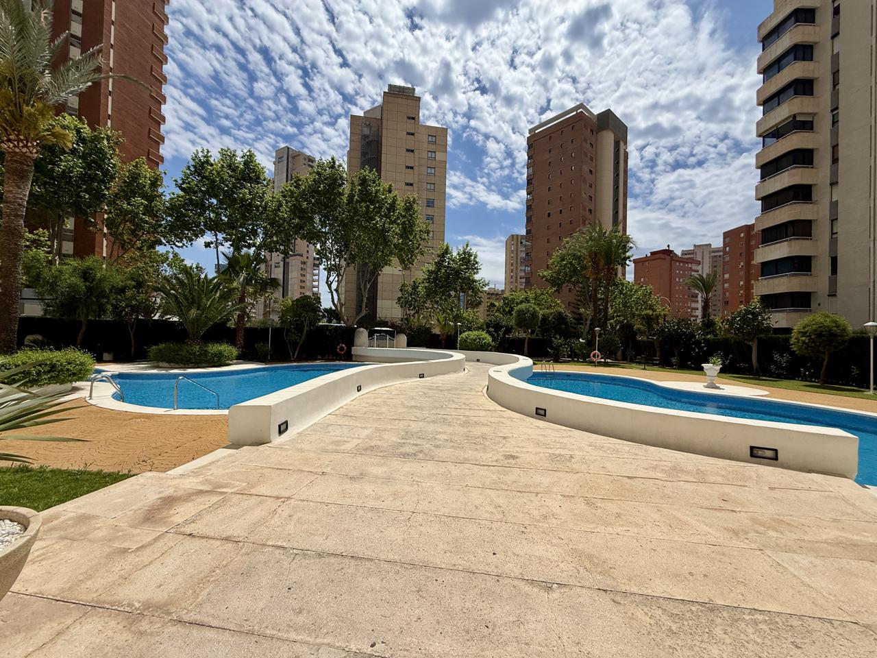 Piso en Benidorm en planta 16 con garaje.