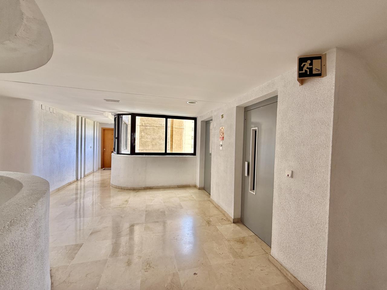 Piso en Benidorm en planta 16 con garaje.