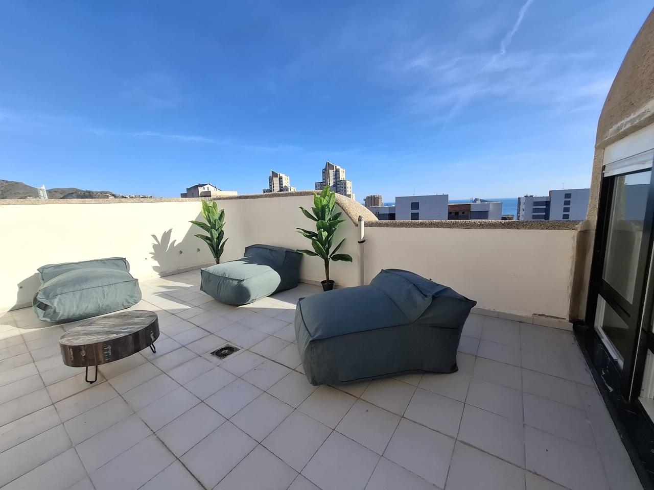 Ático en Benidorm, junto a la Av. Europa.