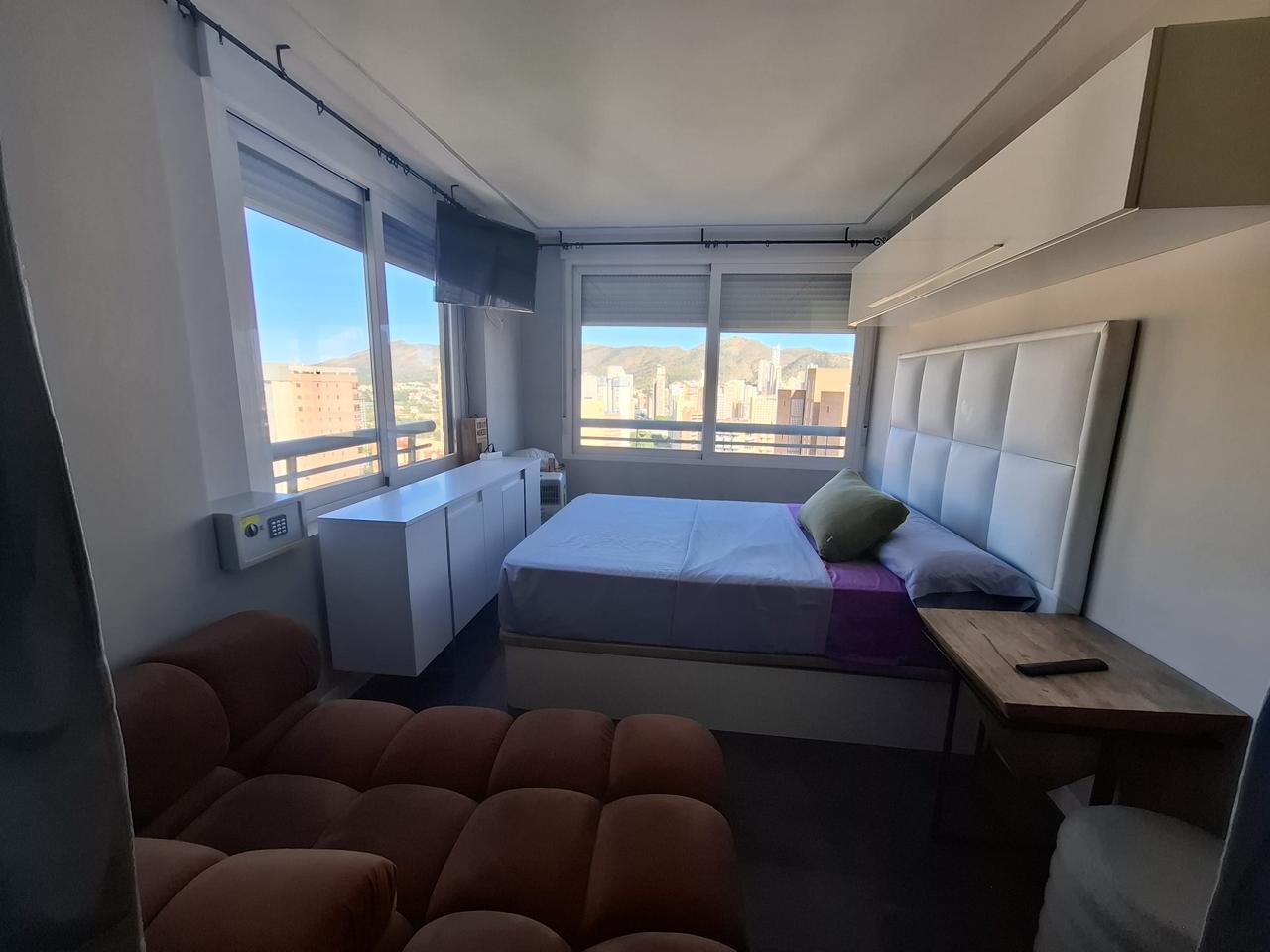 Ático en Benidorm, junto a la Av. Europa.