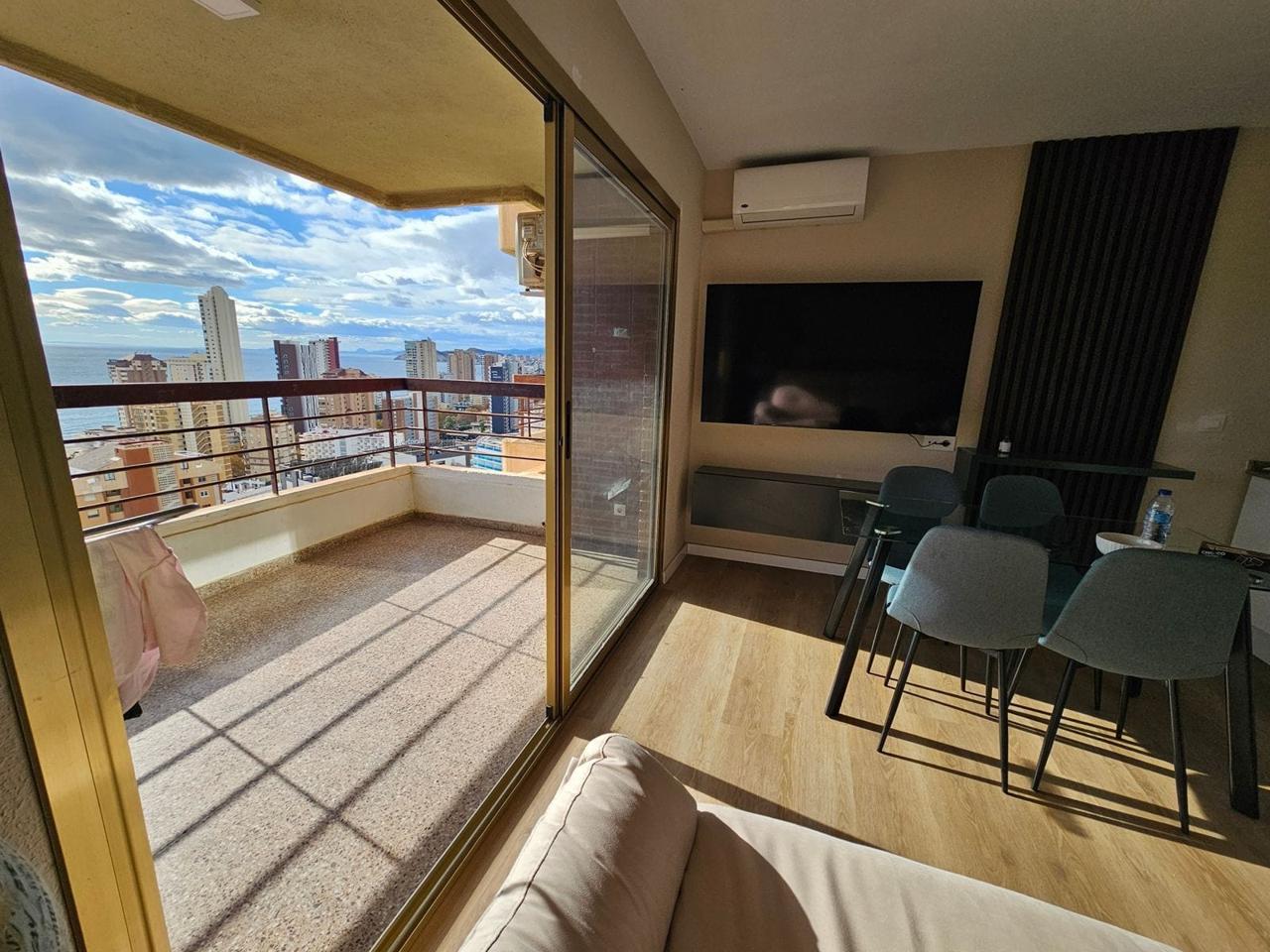 Estudio en Benidorm con espectaculares vistas al mar