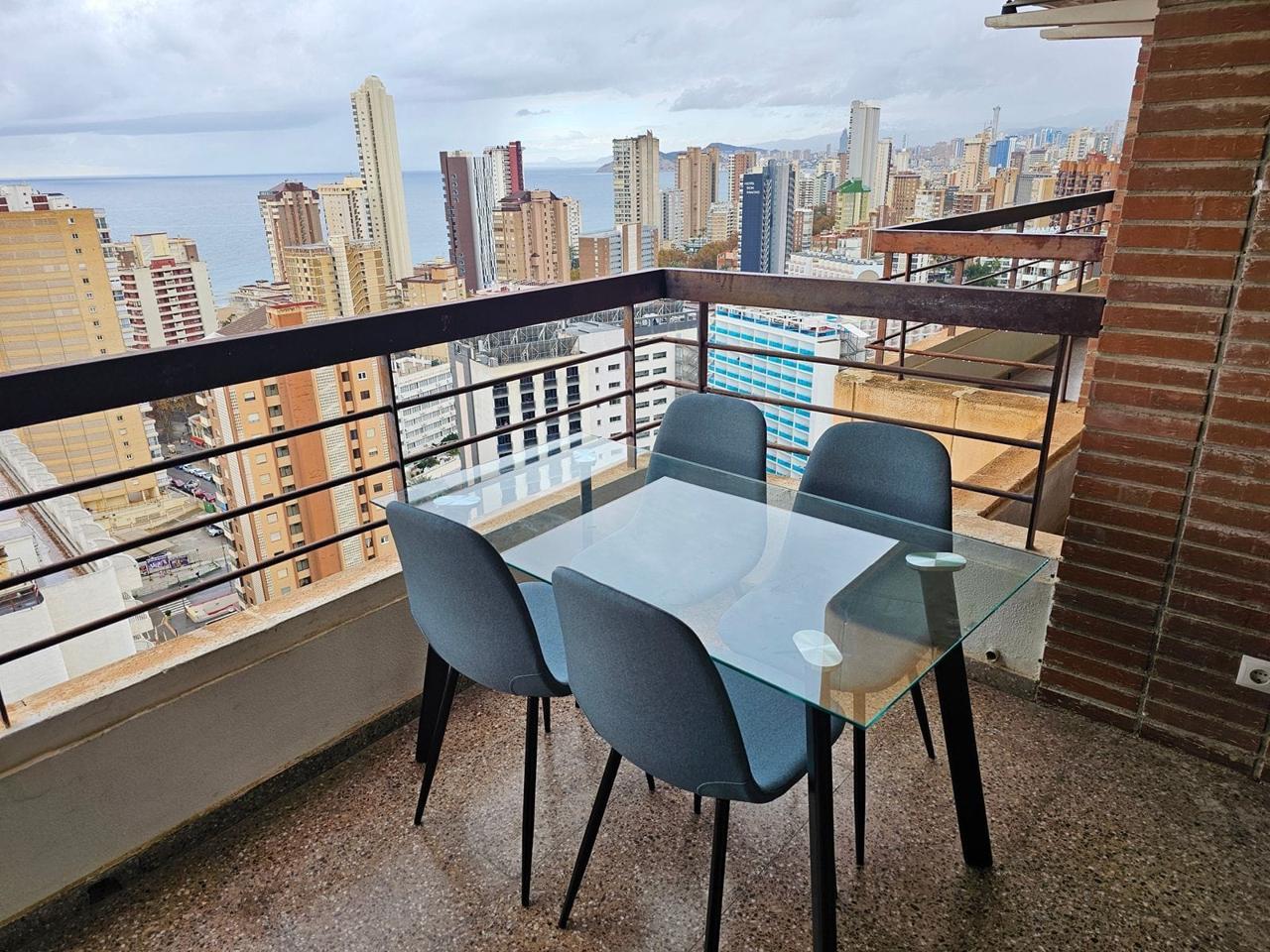 Estudio en Benidorm con espectaculares vistas al mar
