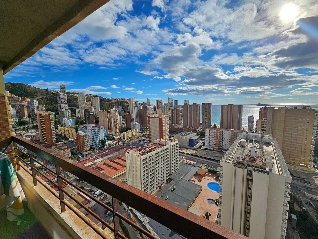 Estudio en Benidorm con espectaculares vistas al mar