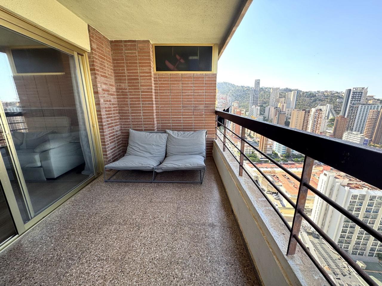 Estudio en Benidorm con espectaculares vistas al mar