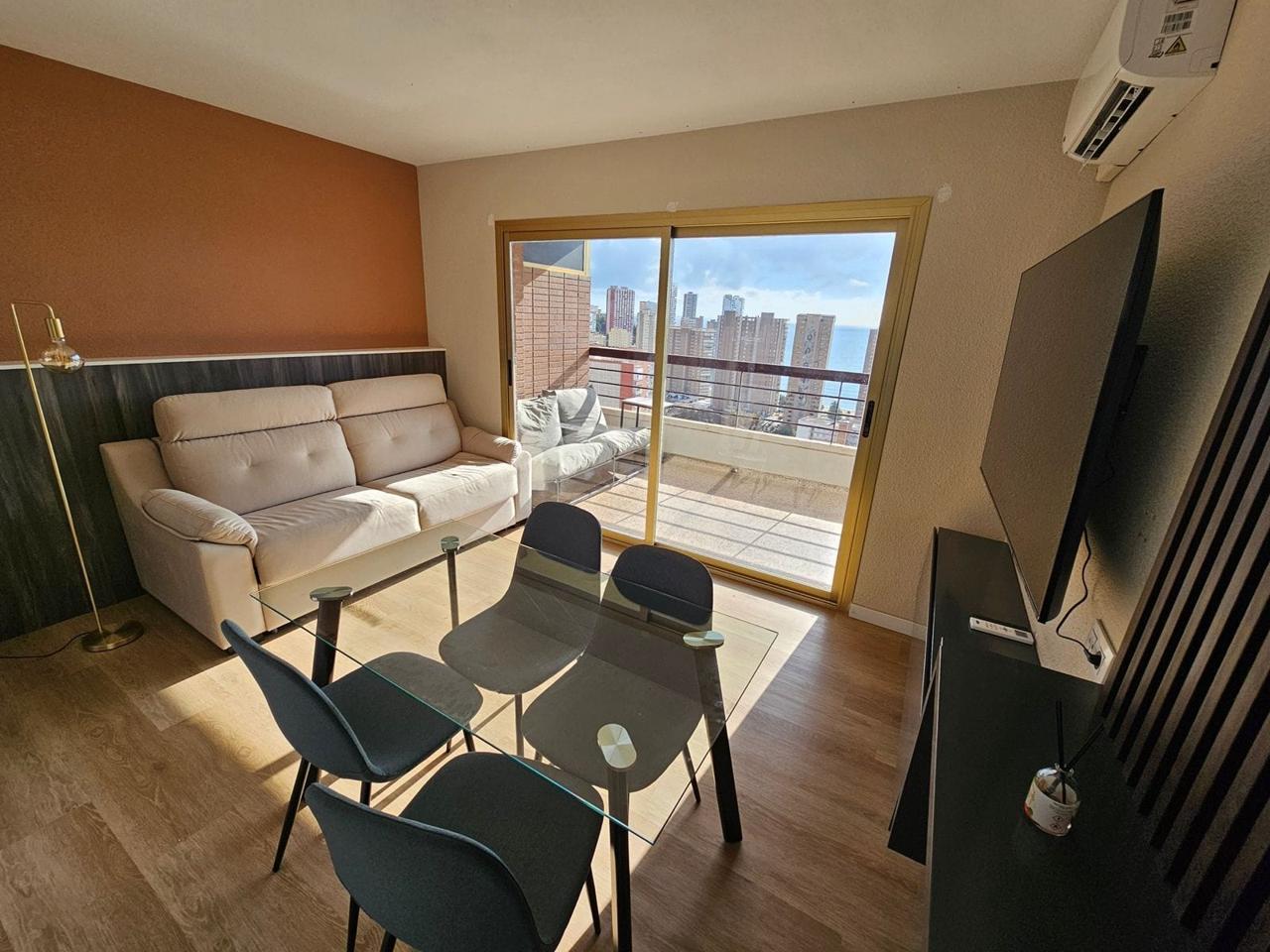 Estudio en Benidorm con espectaculares vistas al mar
