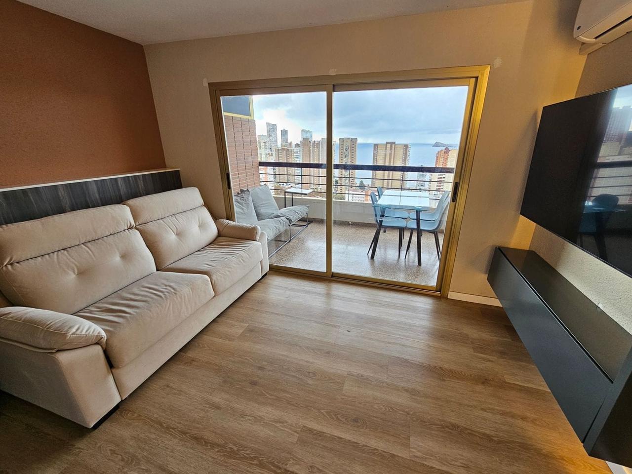 Estudio en Benidorm con espectaculares vistas al mar
