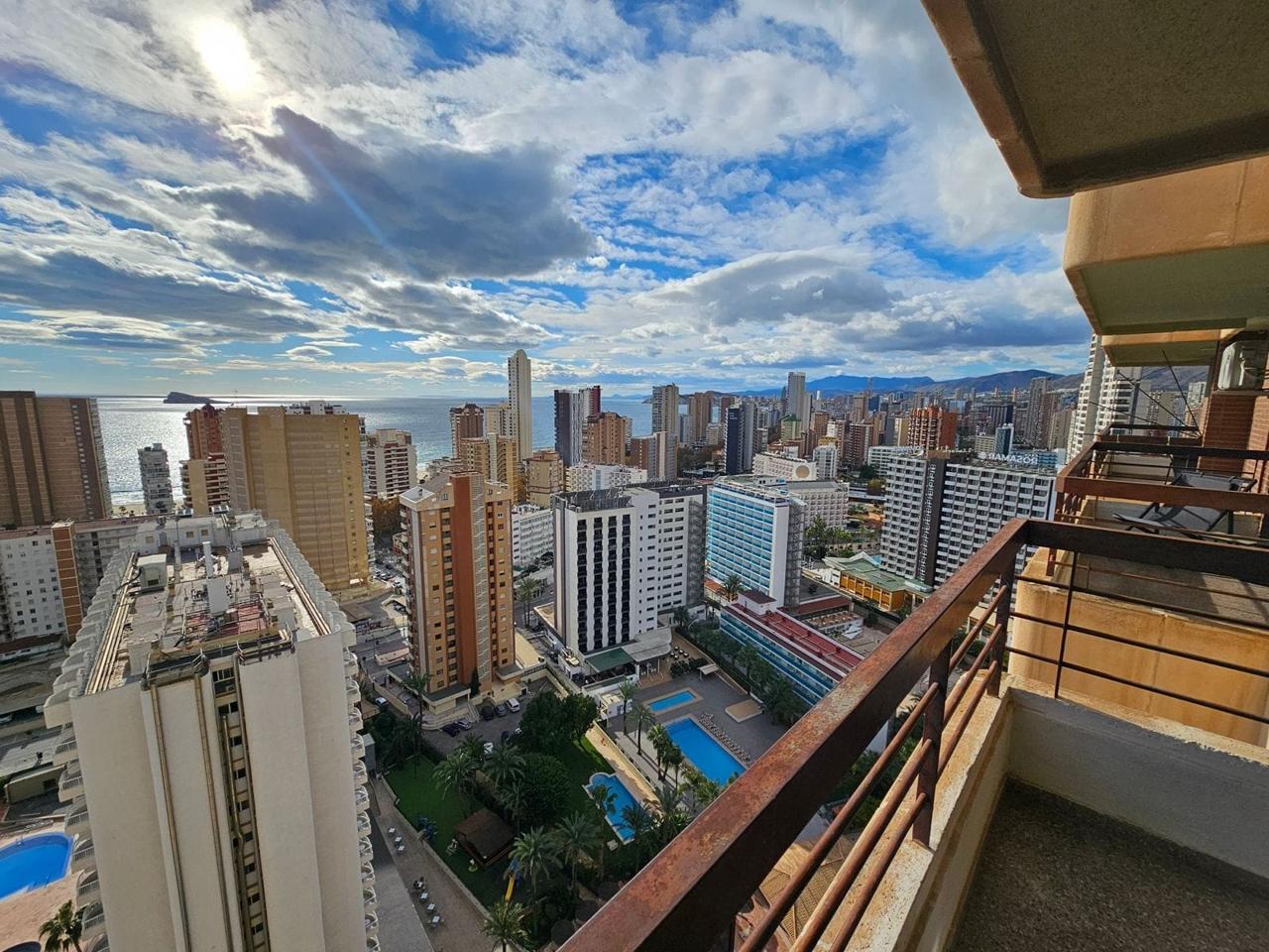 Estudio en Benidorm con espectaculares vistas al mar
