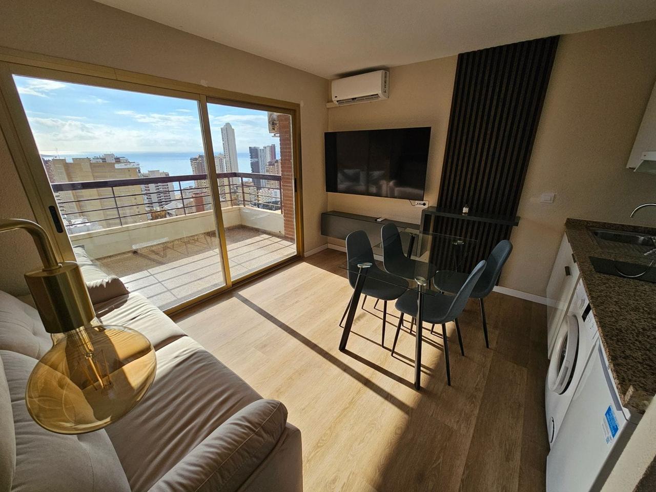 Estudio en Benidorm con espectaculares vistas al mar