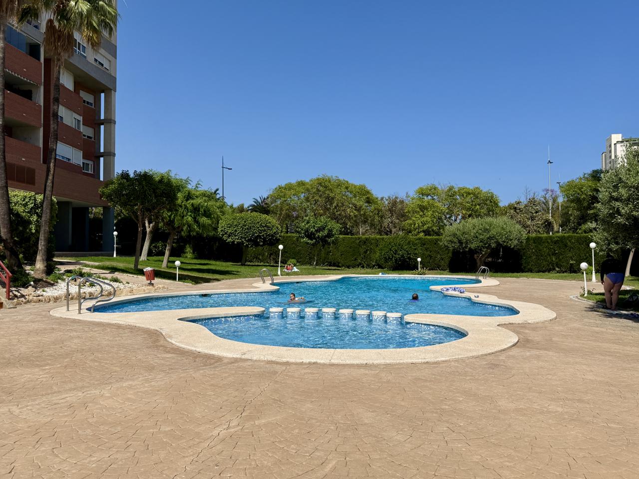 Piso en Benidorm con garaje y trastero. Vistas al mar y excelente ubicacion.