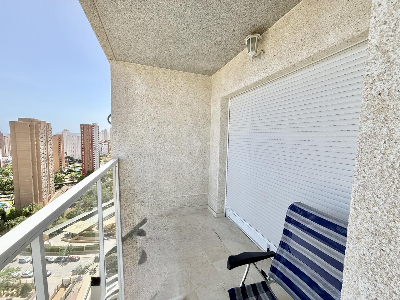 Piso en Benidorm con garaje y trastero. Vistas al mar y excelente ubicacion.