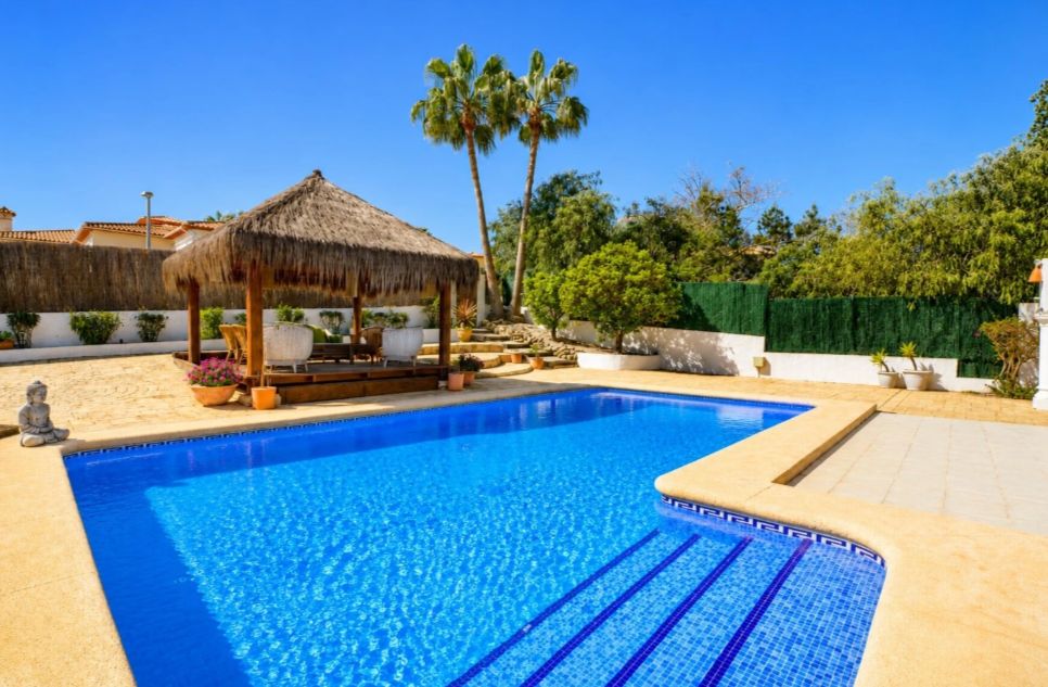 Villa con casa de invitados y piscina privada en Jávea