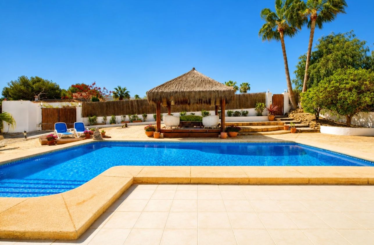Villa con casa de invitados y piscina privada en Jávea