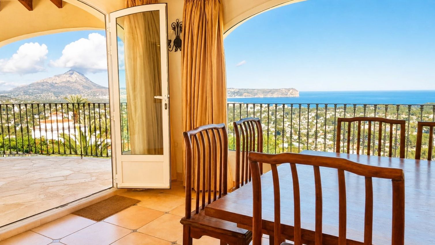 Villa en Jávea, a orillas del mar