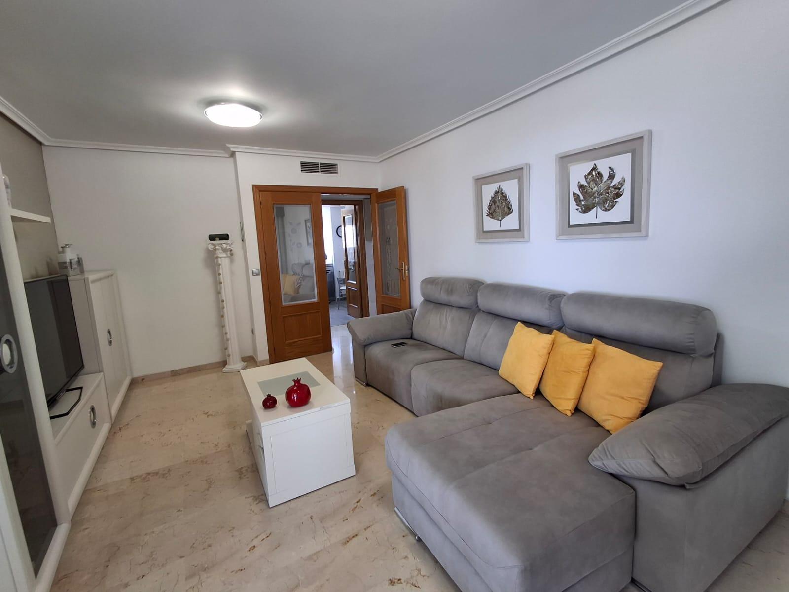 Apartamentos con impresionantes vistas al mar y a las montañas en Benidorm