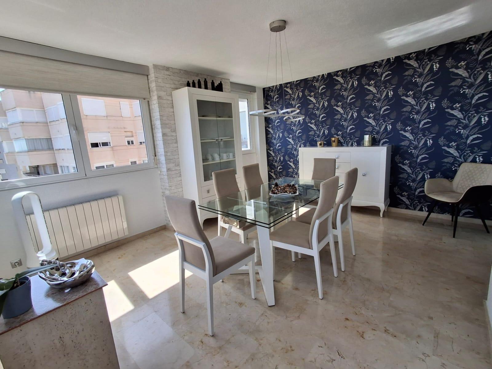 Apartamentos con impresionantes vistas al mar y a las montañas en Benidorm