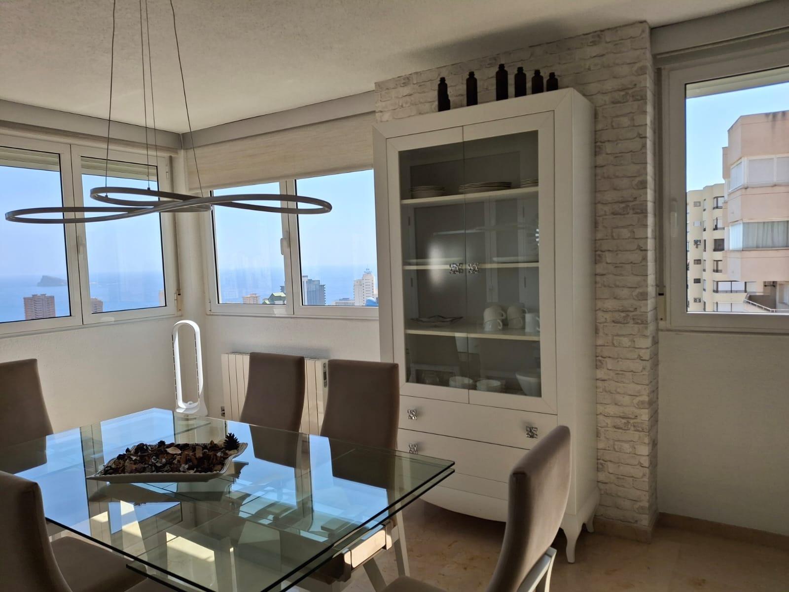 Apartamentos con impresionantes vistas al mar y a las montañas en Benidorm