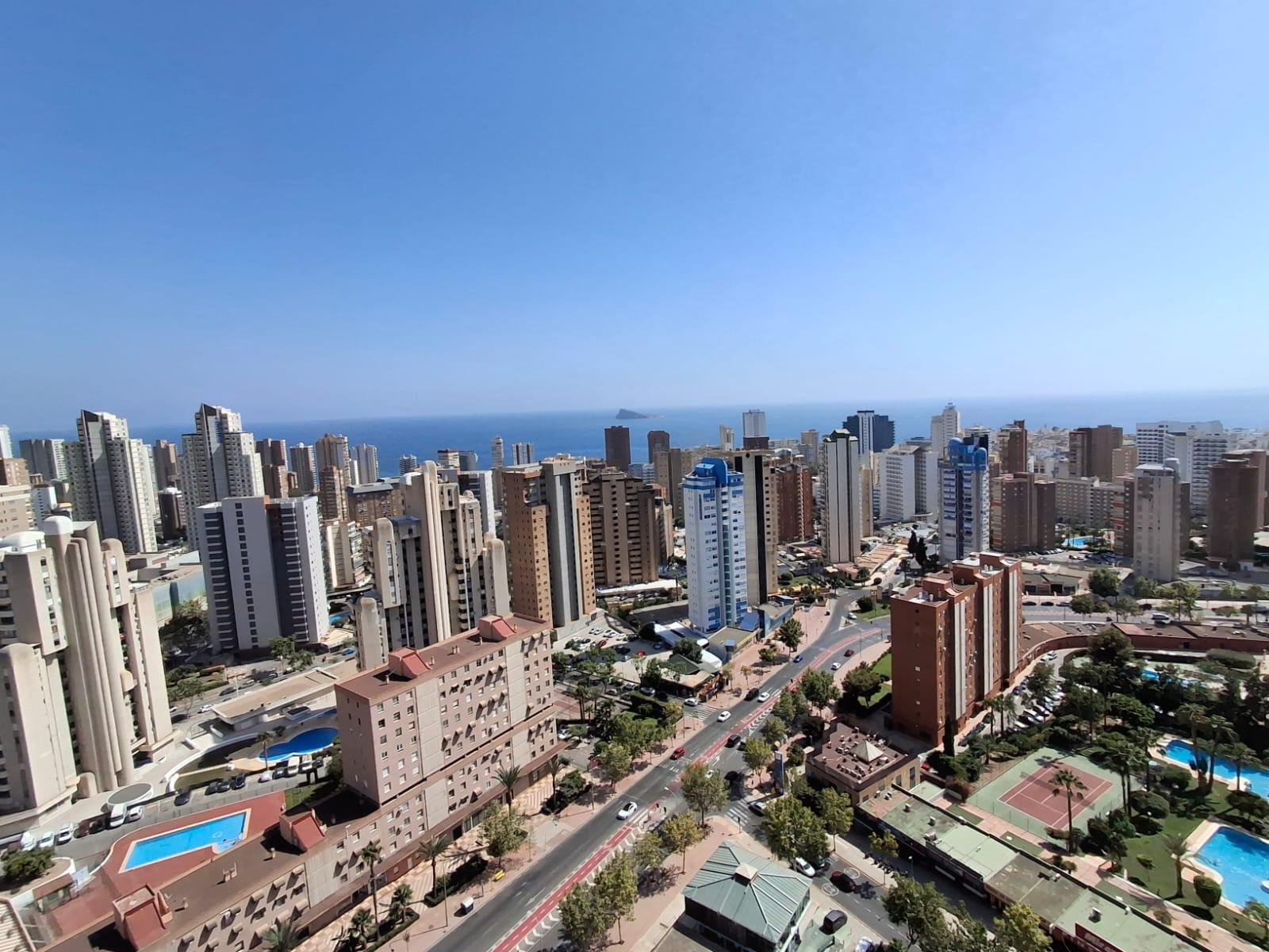 Apartamentos con impresionantes vistas al mar y a las montañas en Benidorm