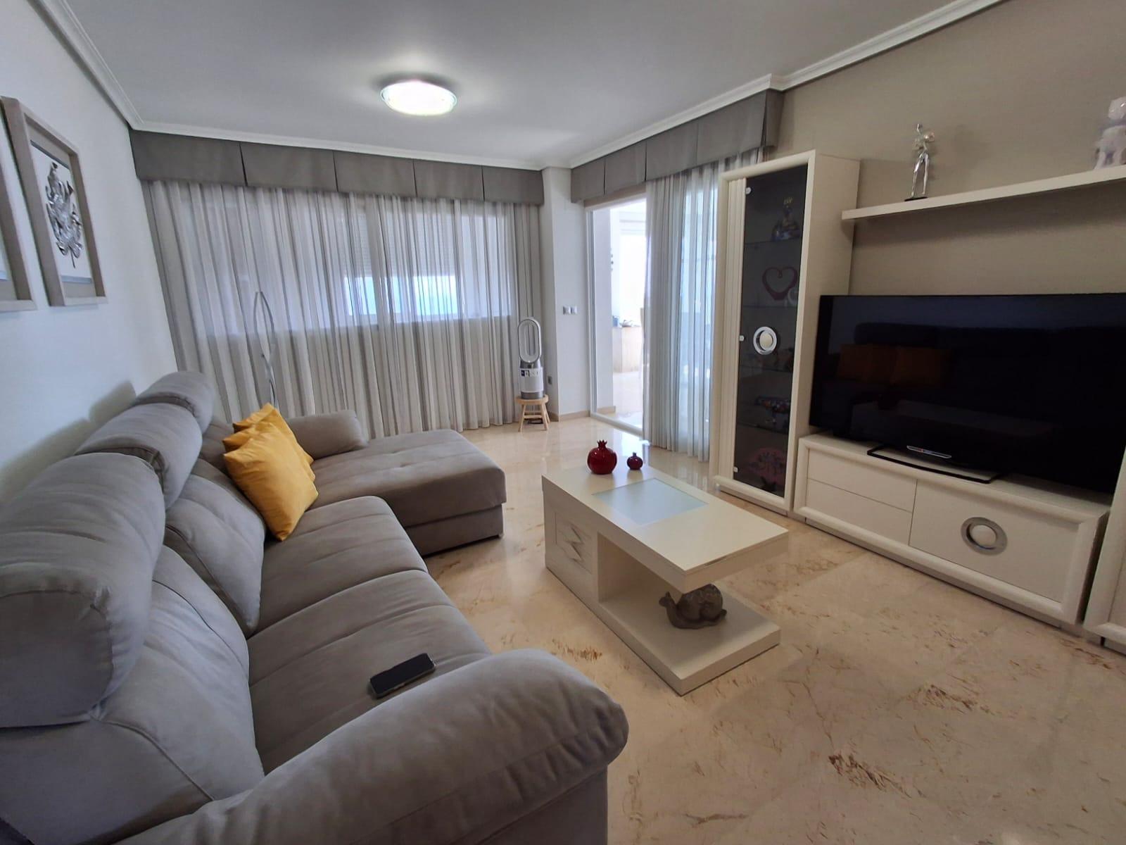 Apartamentos con impresionantes vistas al mar y a las montañas en Benidorm