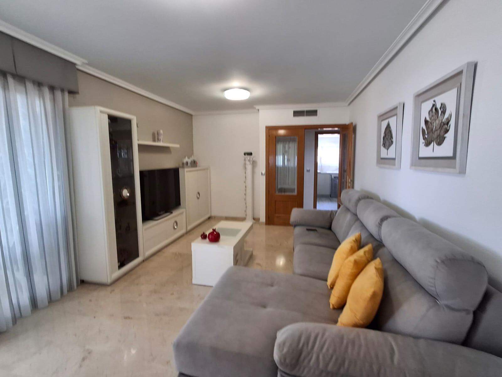 Apartamentos con impresionantes vistas al mar y a las montañas en Benidorm