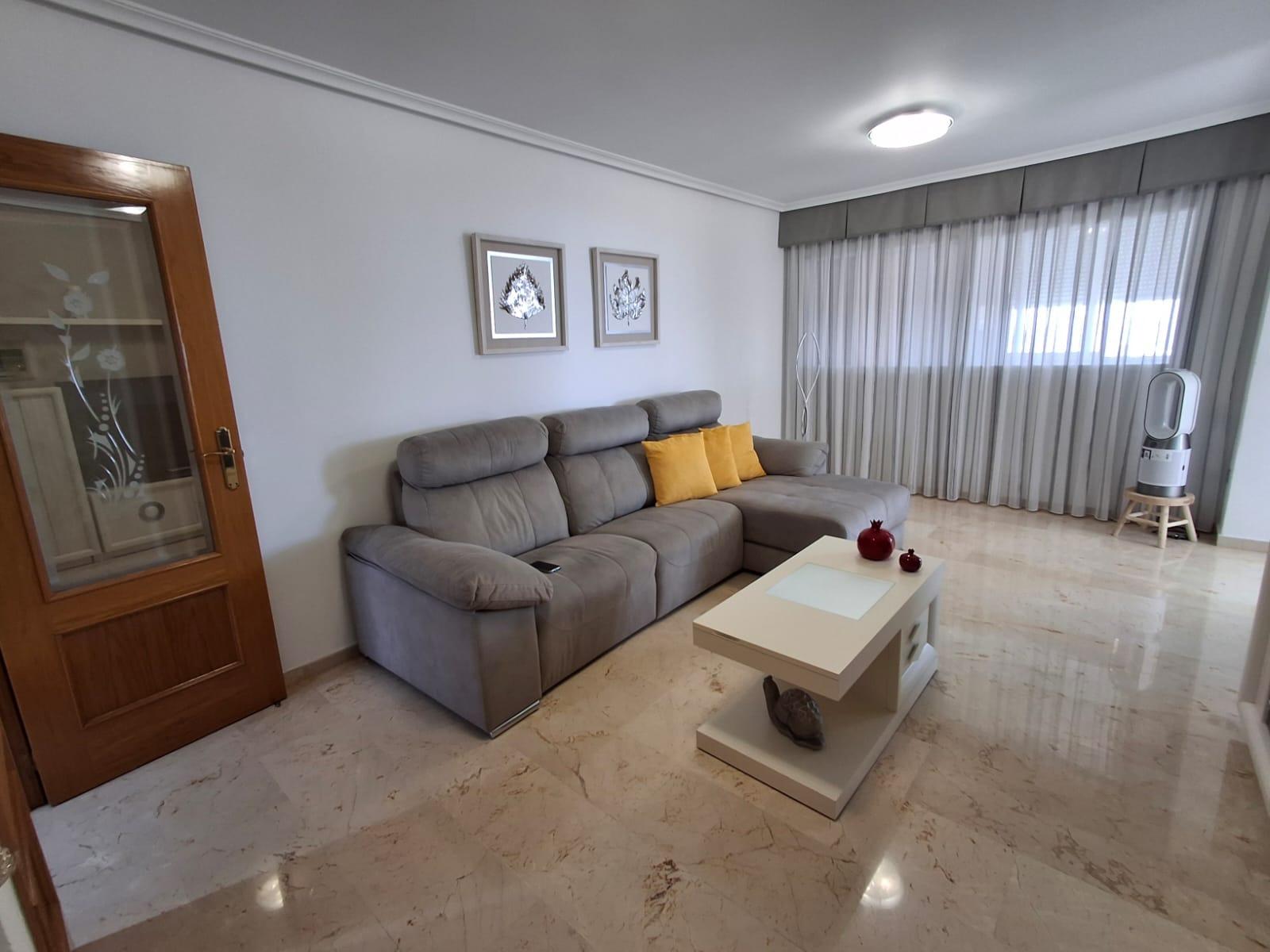 Apartamentos con impresionantes vistas al mar y a las montañas en Benidorm
