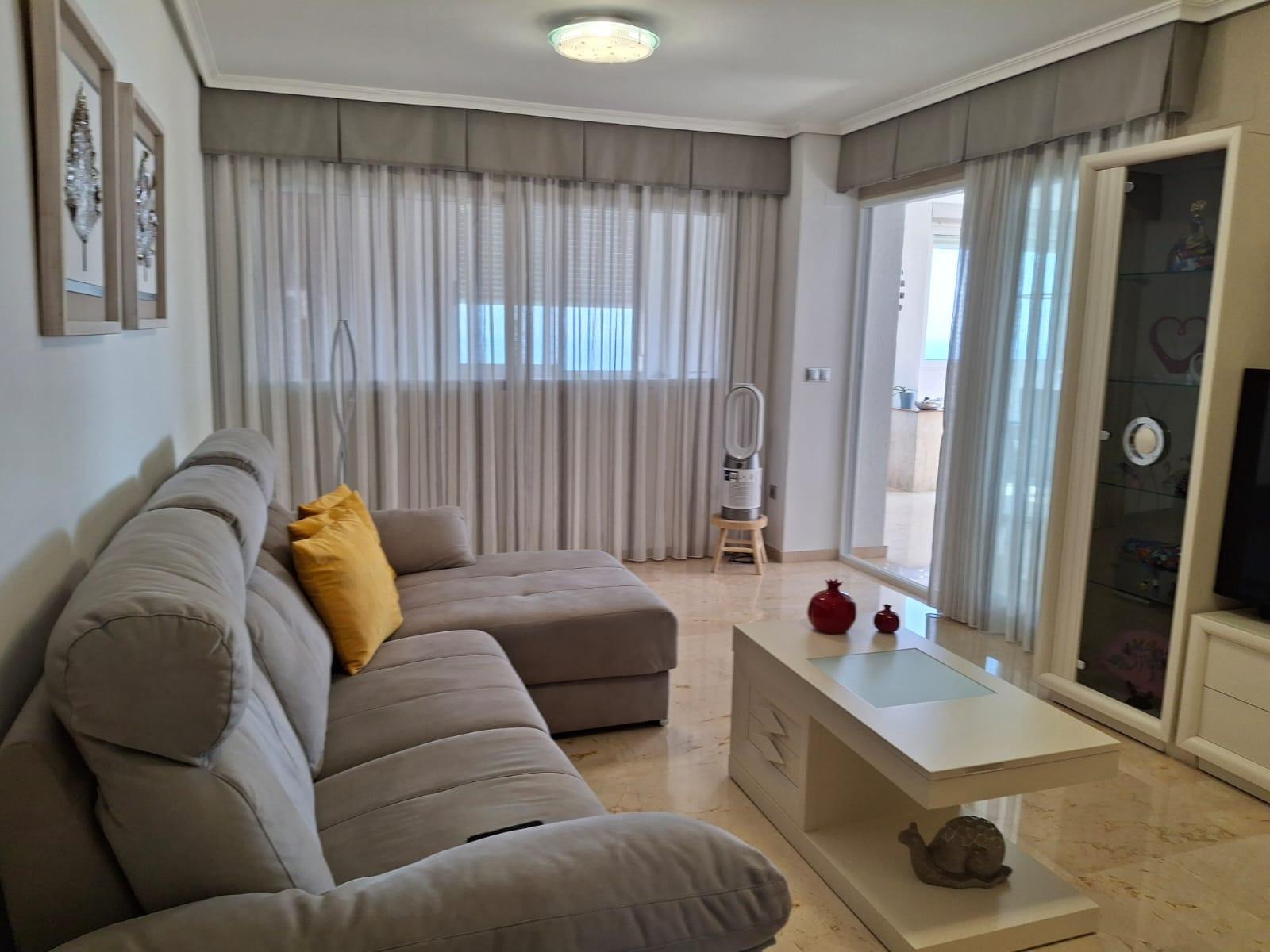 Apartamentos con impresionantes vistas al mar y a las montañas en Benidorm